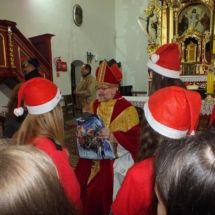 Święty Mikołaj z wizytą w kościele